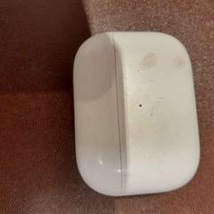 Custodia per airpods blanc, come riportato da TCL utilizzando iLost