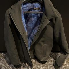 بليزر & السترة، كما تم الإبلاغ عنه بواسطة Van der Valk Hotel Utrecht عبر iLost