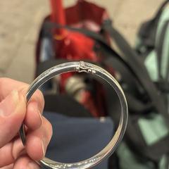 Zilveren armband, jak zgłoszono do iLost