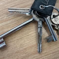 Claus Met zwart label, segons ha informat Gemeente Alkmaar mitjançant iLost