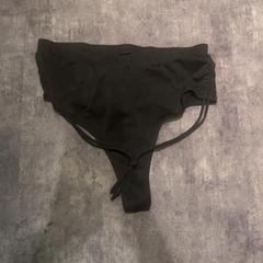 Cueca de biquíni, como reportado por Van der Valk Hotel Haarlem utilizando o iLost