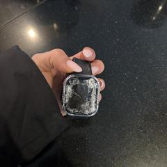 Zwarte Apple watch، كما تم الإبلاغ عنه عبر iLost