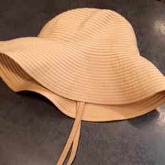 Hat, as reported by Rotterdam The Hague Airport using iLost