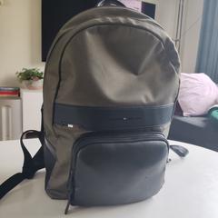 Tommy Hilfiger (Laptop) rugzak donkergroen/zwart がiLostに報告されました