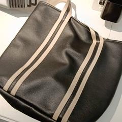 Saco Skyleren tas met inhoud, como reportado por IKEA Groningen utilizando o iLost