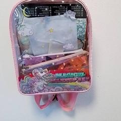 Iskolatáska, amint azt Hermes Eindhoven az iLost segítségével jelentette.