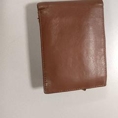 財布 - BENNASAR がiLostで Centraal magazijn によって報告されました