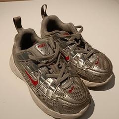 Schuh Kinder gympen, gemeldet von IKEA Groningen über iLost