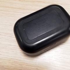 حامل سماعة الأذن Zwart، كما تم الإبلاغ عنه بواسطة Qbuzz Fryslân عبر iLost