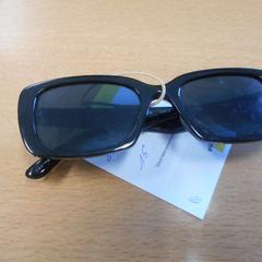 Sunglasses - zwart, as reported by Centraal magazijn using iLost