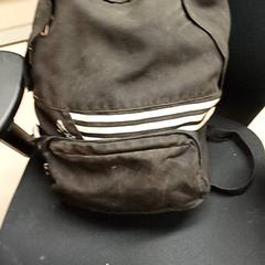 Táska Zwart, amint azt Qbuzz GD Groningen Peizerweg az iLost segítségével jelentette.