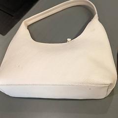 Táska Onv : Rezene, amint azt Qbuzz GD Groningen HS az iLost segítségével jelentette.