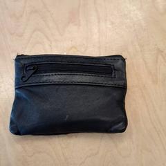 Billetera, ha sido reportado por IKEA Lyon Grand Parilly con iLost