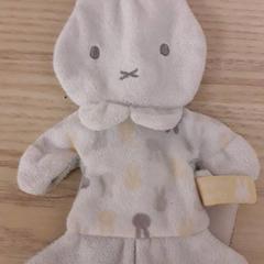 Leketøy Nijntje knuffel, som rapportert av IKEA Breda ved bruk av iLost