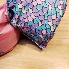 Maglione a pozzanghera puddle jumper, come riportato da Beekse Bergen Resorts en Hotel utilizzando iLost