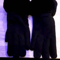 Gants, a été signalé par EBS Tramplein utilisant iLost