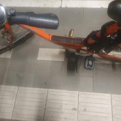 Fiets oranje met nr, come riportato a iLost