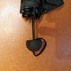 Ombrello pieghevole noir, come riportato da TCL utilizzando iLost