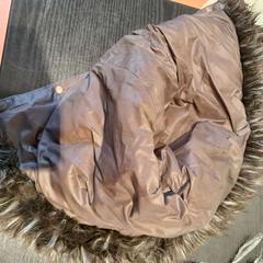 Csuklya, amint azt TCL az iLost segítségével jelentette.