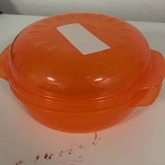 Tupperwarea orange, gisa salatu by IKEA Mons iLost erabiliz