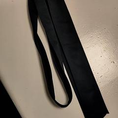 Cinto donker blauw, zwart, como reportado por Koninklijk Theater Carré utilizando o iLost