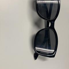 Okulary słoneczne, zgłoszono przez Pathé Eindhoven przy użyciu iLost