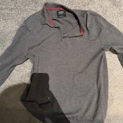 Camisa polo Lange mouw, ha sido reportado por Van der Valk Hotel Deventer con iLost