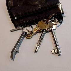 Estuche para llaves con llaves Leren etui. Bruin/zwart, ha sido reportado por TivoliVredenburg con iLost