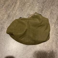 Kšiltovka, jak nahlášeno Gemeente Amsterdam pomocí iLost