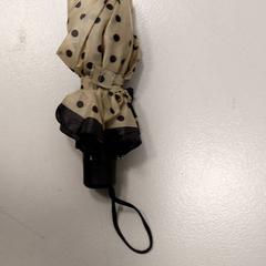 Varie Opvouwbare paraplu, come riportato da Centraal magazijn utilizzando iLost