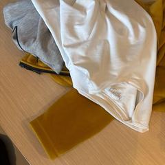 Camisa & Chaleco tops shirt, segundo informou Amsterdam ID Aparthotel usando iLost