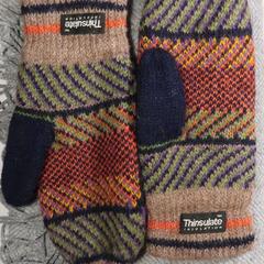 Wanten en sjaal, segons s'ha informat a iLost