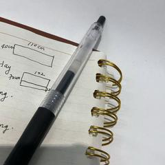 ノートとボールペン, ha sido reportado por IKEA横浜 con iLost