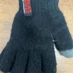 Luvas, como reportado por Pathé Leeuwarden utilizando o iLost