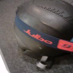 Helmet met skibril en handschoenen, as reported by SnowWorld Landgraaf using iLost