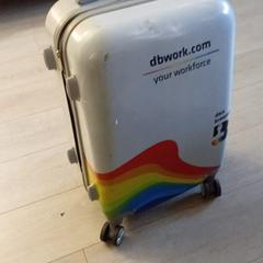 Maleta pequeña, segons s'ha informat a iLost