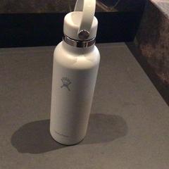 Fles Hydro Flask, zoals gemeld door Van der Valk Hotel Amsterdam Zuidas met iLost