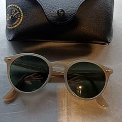 نظارات شمسية، كما تم الإبلاغ عنه بواسطة Paaspop عبر iLost