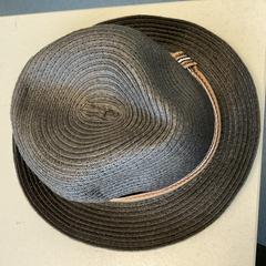 Kapelusz, zgłoszono przez Breng Arnhem przy użyciu iLost