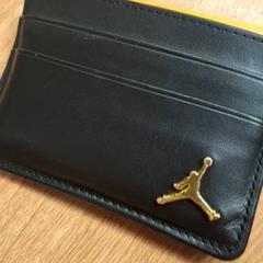 Pénztárca, amint azt IKEA Paris Nord Roissy az iLost segítségével jelentette.