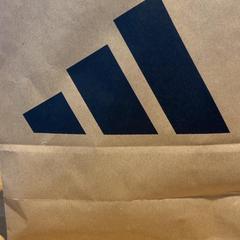 Purchase adidas tas, as reported by Designer Outlet Roermond using iLost