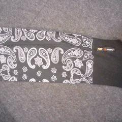 Šál met witte print, ako bolo nahlásené SnowWorld Landgraaf pomocou iLost