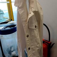 Frakk Blanc jean, som rapportert av IKEA Strasbourg ved bruk av iLost