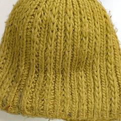 Kleding - Muts geel، كما تم الإبلاغ عنه بواسطة Centraal magazijn عبر iLost