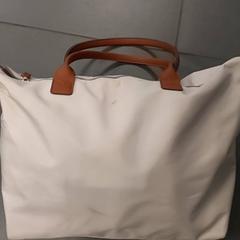 Saco - weekendtas, como reportado por Regio Antwerpen - Brussel utilizando o iLost