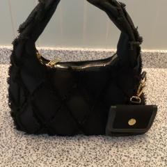 Bossa Black, segons ha informat MEININGER Hotel Berlin "Mitte" Humboldthaus mitjançant iLost