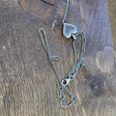 Lepokoa hartje, gisa salatu by Paaspop 2025 iLost erabiliz