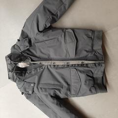 Kurtka, zgłoszono przez Padualaan 99 przy użyciu iLost