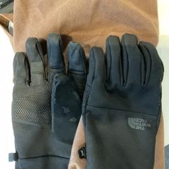 Eskularruak, gisa salatu by Gemeente Amsterdam - Bureau Gevonden Voorwerpen iLost erabiliz