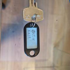 Sleutel met label Aktie Kast, iLost에 보고됨